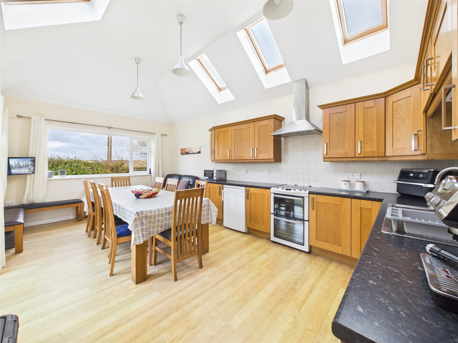 The Crescent, Widemouth Bay, Bude, Cornwall, EX23, photo 2