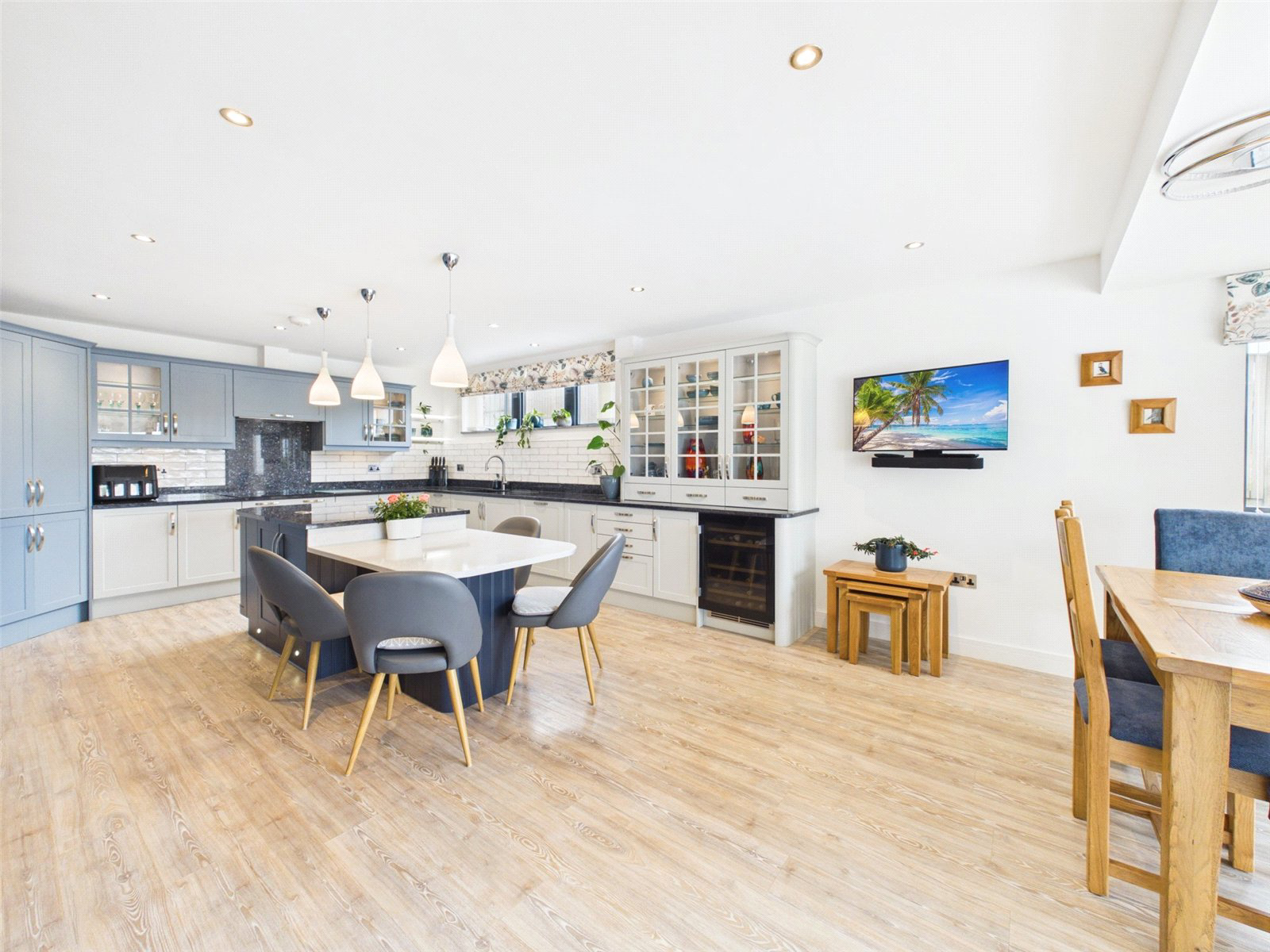 Kitchen Dining Alt