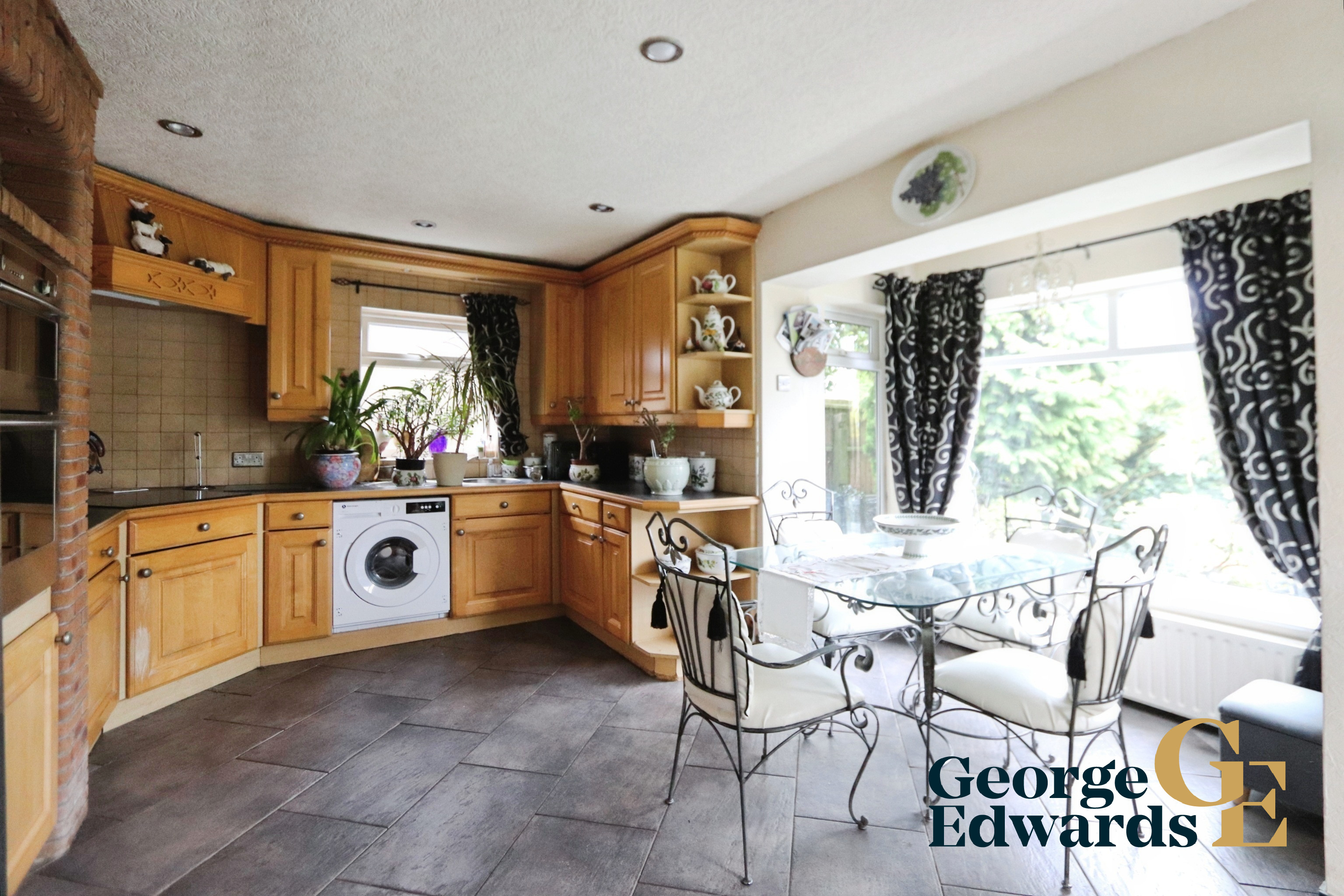 St. Catherines Avenue, photo 6