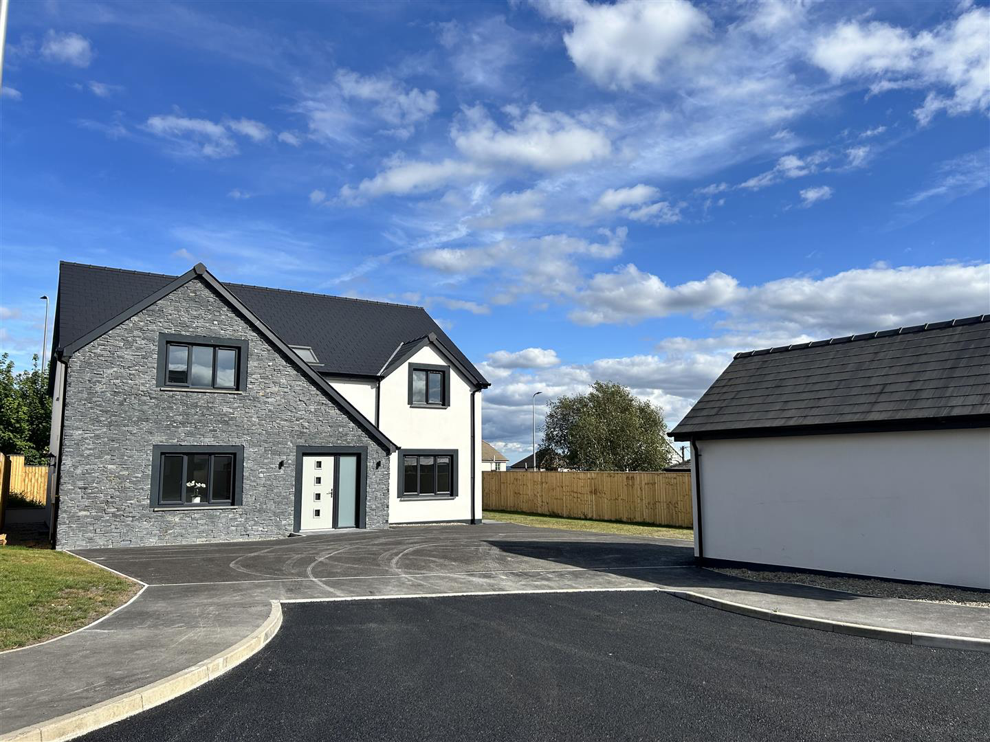 Llys Llewelyn, Peniel, Carmarthen