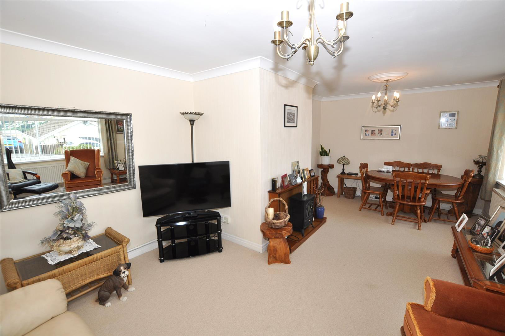 Lounge/Dining Room