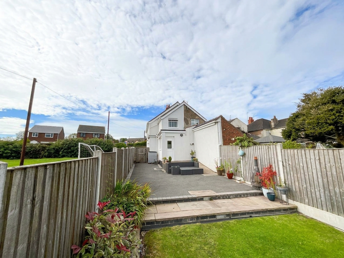 Chapel Lane, Kingsley Holt, ST10, photo 2
