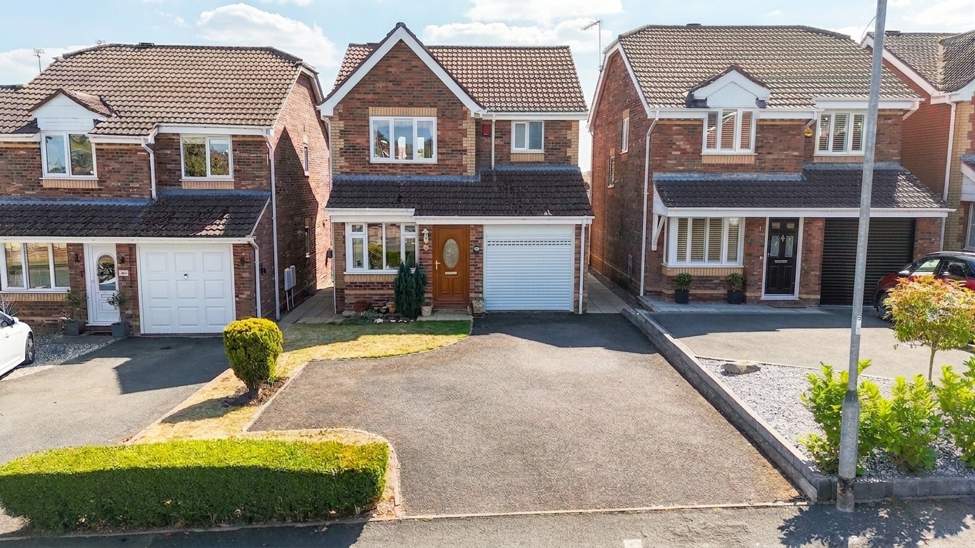 Mercer Avenue, Stone, ST15