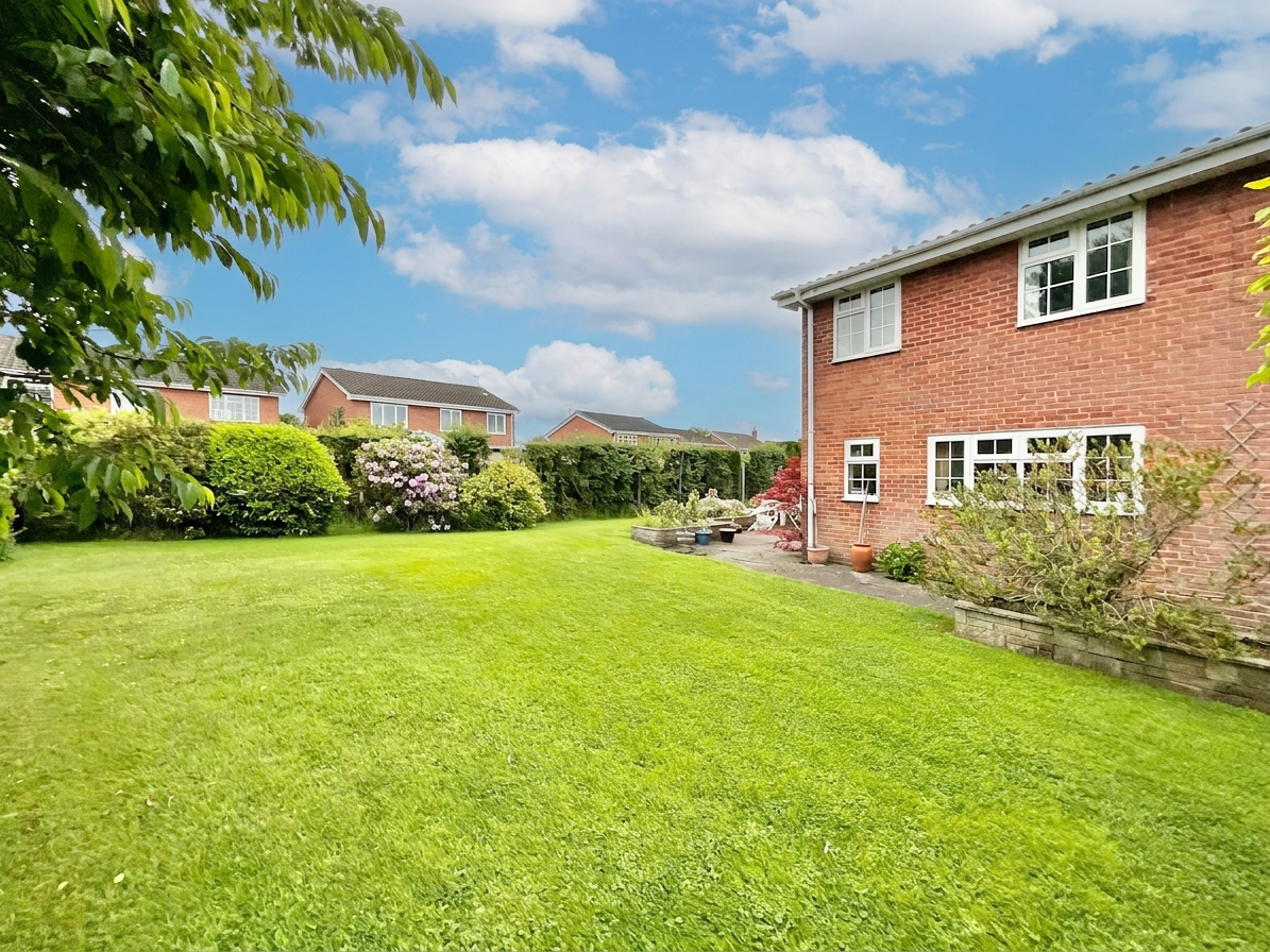 Kenilworth Close, Wistaston, CW2, photo 17