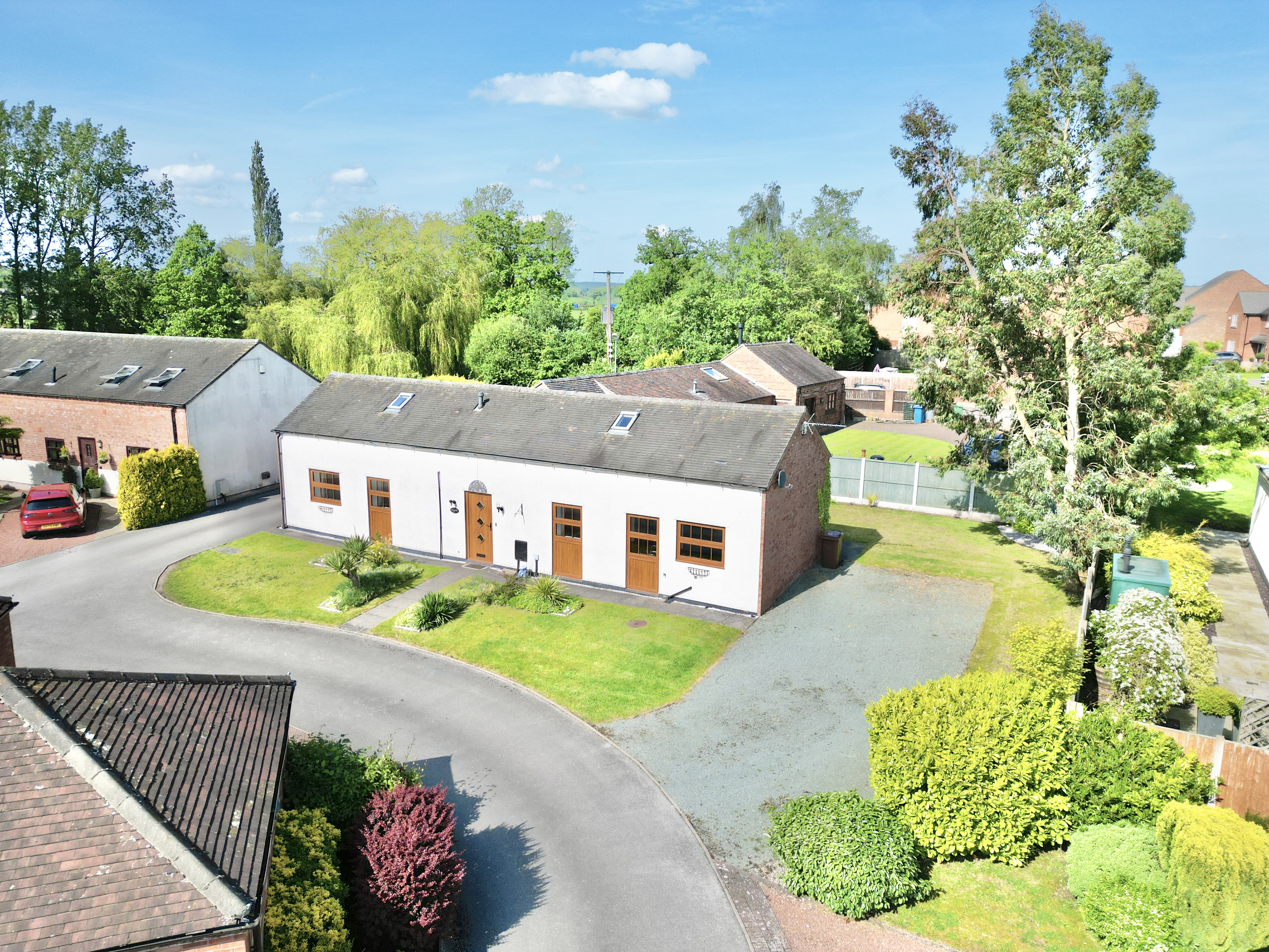 Lakesedge, Stone, ST15