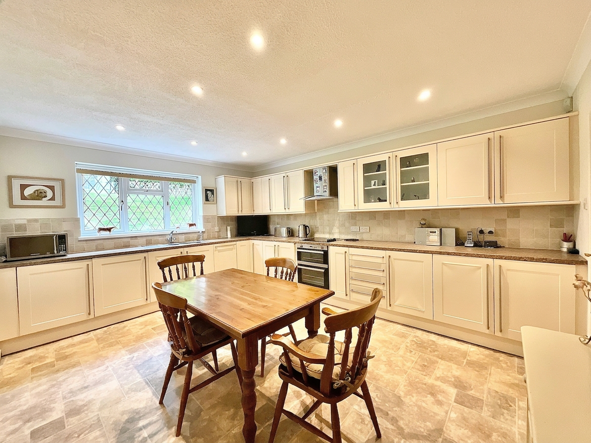 Park Drive, Cheadle, ST10, photo 2
